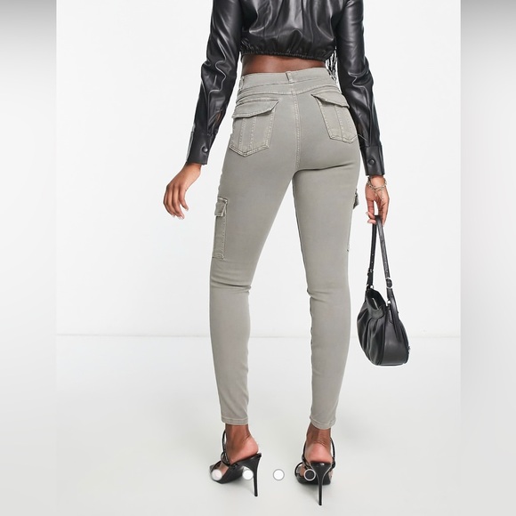 Spanx high waist skinny cargo pants in gray. Size medium - Picture 2 of 6